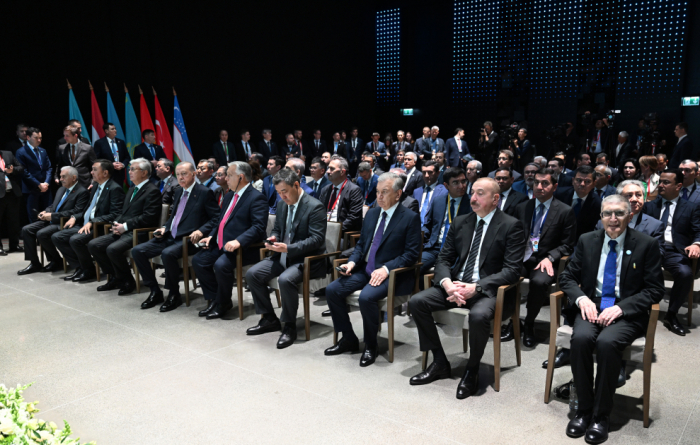   Ilham Aliyev assiste à la cérémonie de remise du prix international Alicher Navoï à Aziz Sancar, lauréat du prix Nobel  