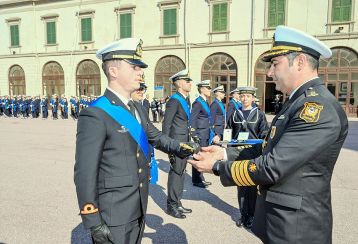 “Navy Dirk” gifted to Italian officer on behalf of Azerbaijan Naval Forces Commander