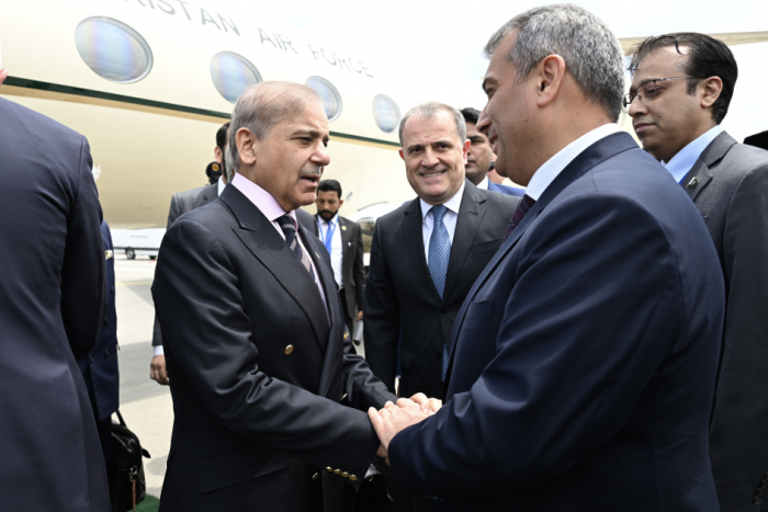  El Primer Ministro paquistaní llega a Azerbaiyán 