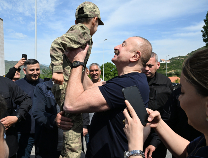   Präsident Ilham Aliyev trifft sich mit Einwohnern in Latschin -   FOTOS    