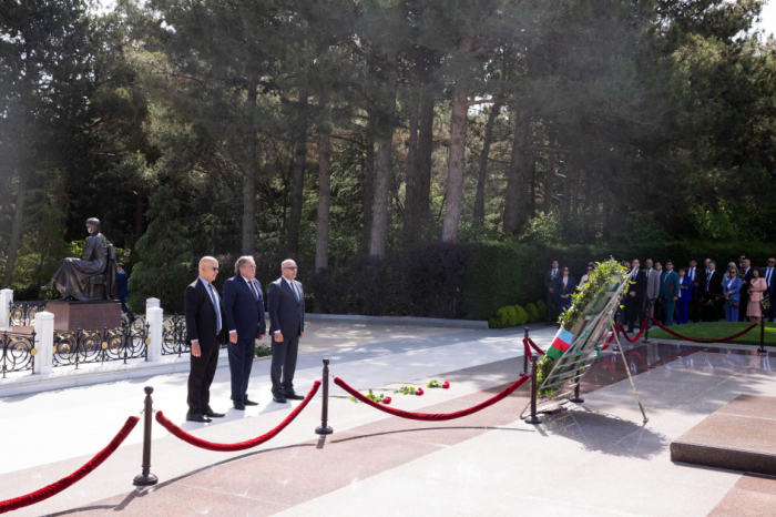 International conference participants visit Alley of Honors and Victory Park in Baku  