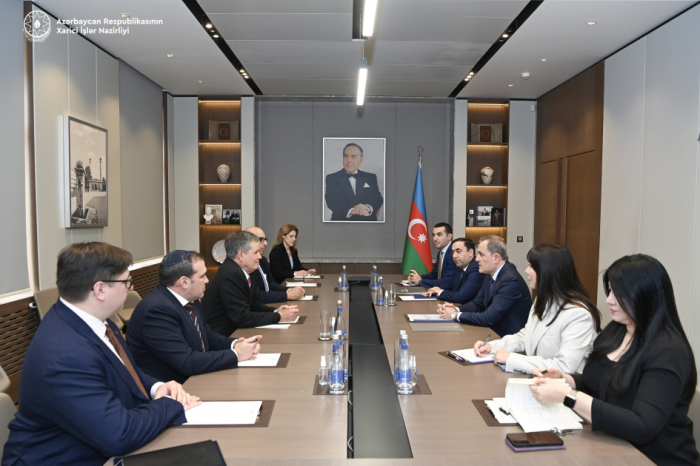 Le chef de la diplomatie azerbaïdjanaise rencontre le membre de la commission des relations étrangères du Sénat américain