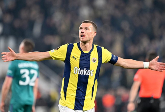 Edin Ceko “Fənərbağça” ilə vidalaşıb
Edin Ceko “Fənərbağça” ilə vidalaşıb