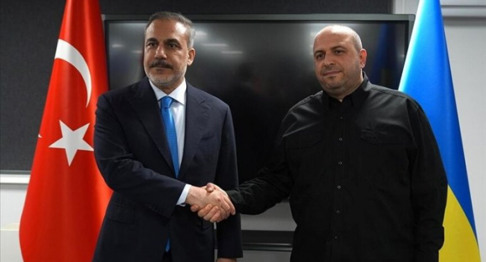 Hakan Fidan Ukraynanın müdafiə naziri ilə görüşdü
Hakan Fidan Ukraynanın müdafiə naziri ilə görüşdü