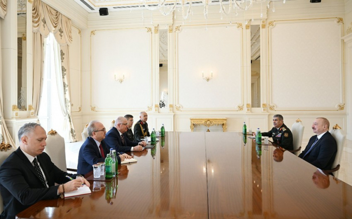  President Ilham Aliyev receives Turkish national defense minister 