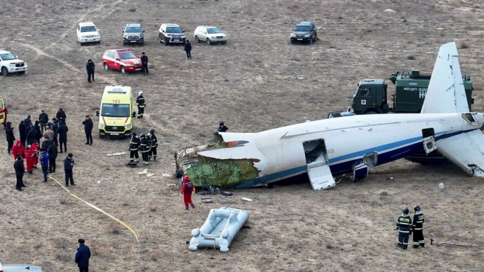   Ermittlungen zum Flugzeugabsturz von Azerbaijan Airlines dauern an  