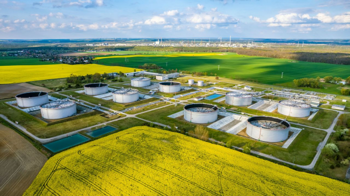 Azerbaijani oil price drops in global markets