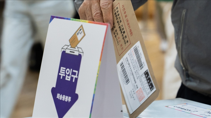 Early voting kicks off for South Korea