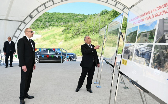   Ilham Aliyev überprüfte die Arbeiten am Abschnitt Muganli-Ismayilli-Gabala der Autobahn Baku-Gabala  