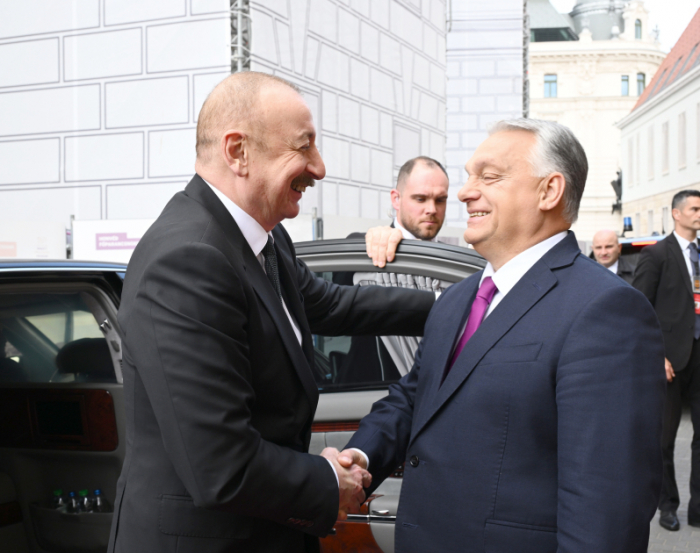   El Presidente de Azerbaiyán mantiene una reunión en formato estrecho en Budapest con el Primer Ministro de Hungría  