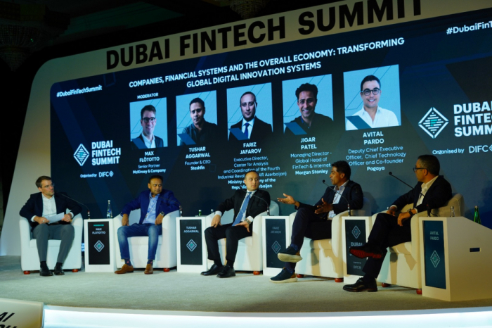 Azerbaiyán participa en el “Dubai FinTech Summit 2025”