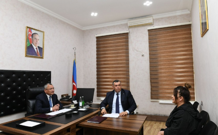 Rövşən Rzayev vətəndaşları qəbul edib Rövşən Rzayev vətəndaşları qəbul edib