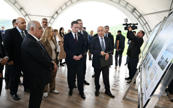 Belarusun Baş naziri Ağdamda aqroholdinqin tikintisi ilə tanış olub
Belarusun Baş naziri Ağdamda aqroholdinqin tikintisi ilə tanış olub