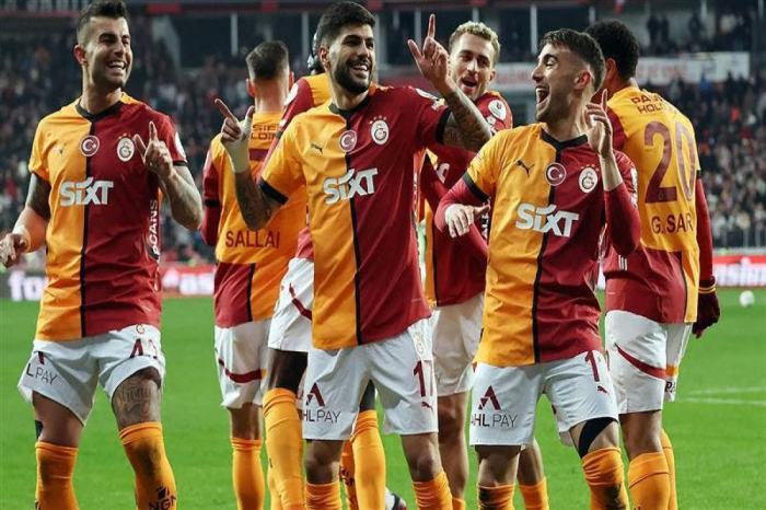 “Qalatasaray” “Trabzonspor”u səfərdə məğlub edib
“Qalatasaray” “Trabzonspor”u səfərdə məğlub edib