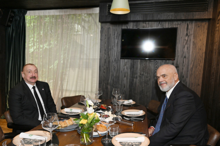 Le président Ilham Aliyev et le Premier ministre albanais se sont rencontrés lors d Le président Ilham Aliyev et le Premier ministre albanais se sont rencontrés lors d