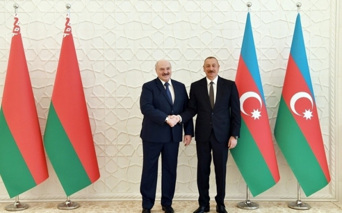   Alexander Lukaschenko gratulierte Präsident Ilham Aliyev  