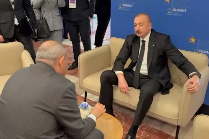  Presidente Ilham Aliyev se reúne con el primer ministro armenio Pashinyan en Tirana 