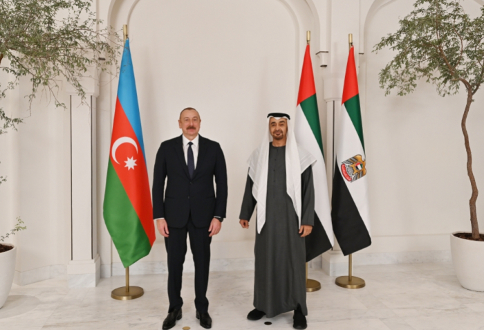   El Presidente de la República de Azerbaiyán llamó a su par de los Emiratos Árabes Unidos  