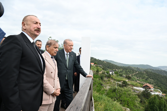  Los Presidentes de Azerbaiyán y Türkiye, y el Primer Ministro de Pakistán visitaron el mirador de la ciudad de Lachin 