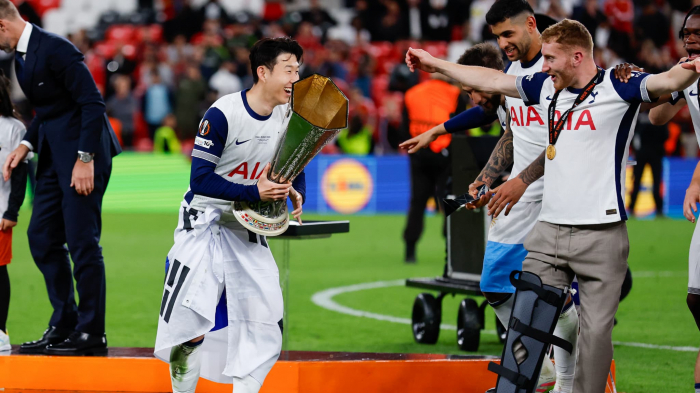 Ligue Europa : l’UEFA s’excuse après sa bourde lors de la remise des médailles