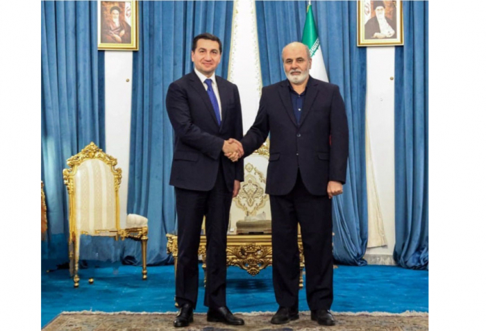  Hikmet Hadjiyev rencontre le secrétaire du Conseil suprême de la sécurité nationale de l’Iran 