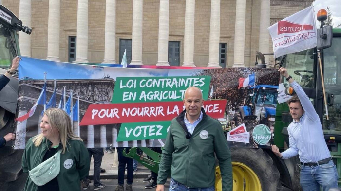  France/Agriculteurs en colère : les tracteurs devant l’Assemblée à Paris 