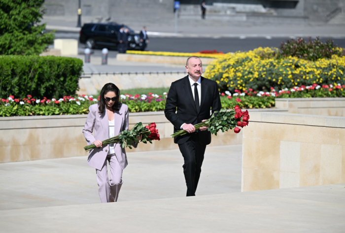 Prezident və birinci xanım Qələbə uğrunda həlak olanları anıblar   