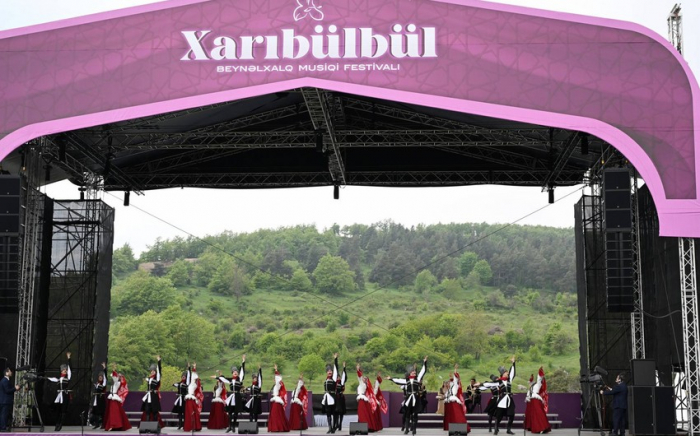 Şuşada “Xarıbülbül” Beynəlxalq Musiqi Festivalının açılışı olub
Şuşada “Xarıbülbül” Beynəlxalq Musiqi Festivalının açılışı olub