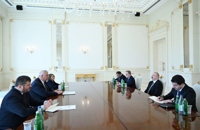   Präsident Ilham Aliyev empfängt ukrainischen Außenminister  