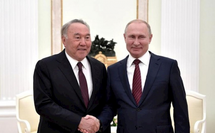 Putin Kremldə Nazarbayevlə görüşüb
Putin Kremldə Nazarbayevlə görüşüb
