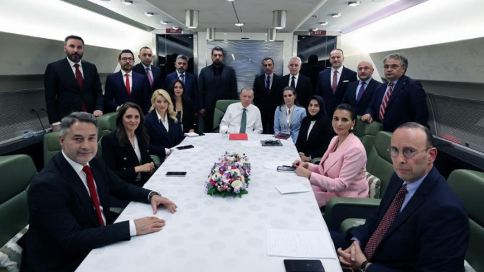 Ərdoğan: "Yeni konstitusiya üçün hazırlıq görülür" Ərdoğan: "Yeni konstitusiya üçün hazırlıq görülür"