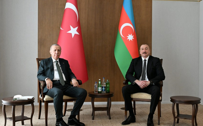 In Latschin hat ein Vieraugengespräch zwischen Ilham Aliyev und Erdogan begonnen In Latschin hat ein Vieraugengespräch zwischen Ilham Aliyev und Erdogan begonnen