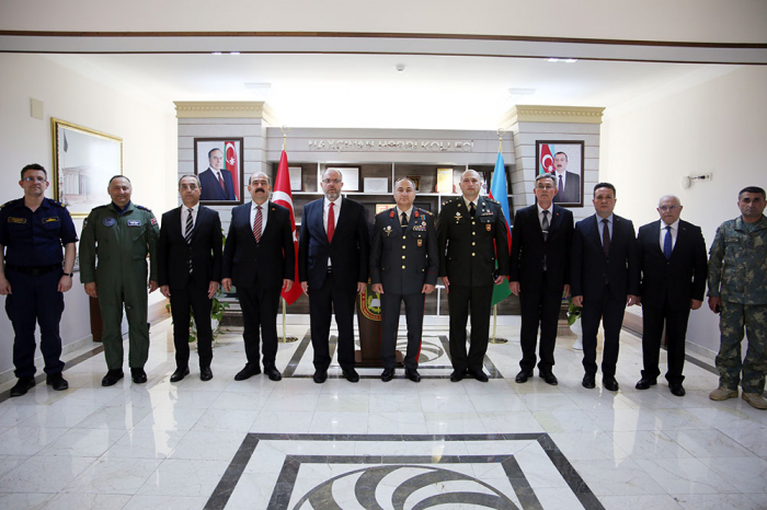 Türkiyə hərbi nümayəndə heyəti Naxçıvana gedib
Türkiyə hərbi nümayəndə heyəti Naxçıvana gedib