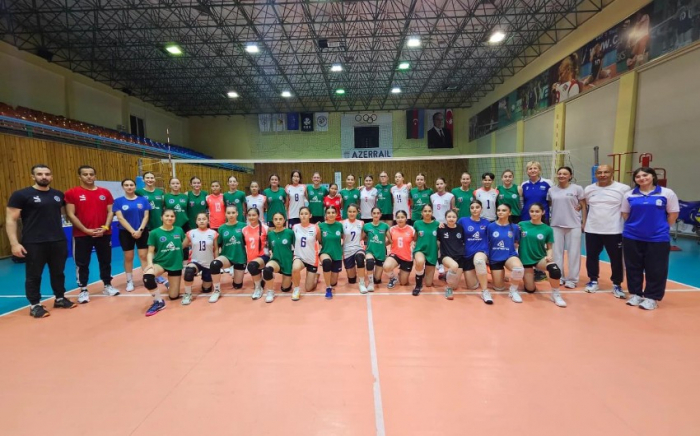   U-16-Volleyballmannschaft der Mädchen aus Usbekistan ist in Baku angekommen  