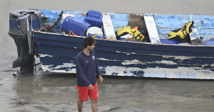 Un bateau se retourne au large de la Californie, au moins trois morts