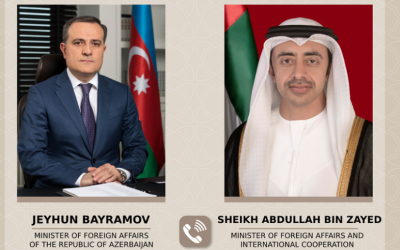  Se mantuvo una conversación telefónica entre Jeyhun Bayramov y su par de los Emiratos Árabes Unidos 