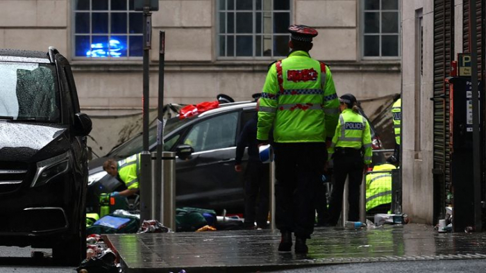 Britaniyada avtomobil insan izdihamına çırpılıb  
