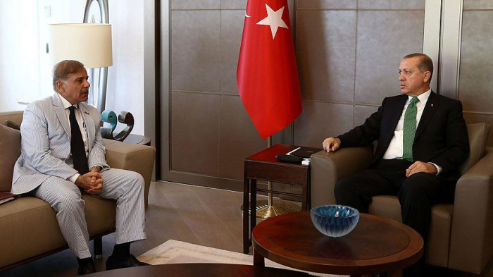Rəcəb Tayyib Ərdoğan Şahbaz Şəriflə telefon danışığı aparıb
Rəcəb Tayyib Ərdoğan Şahbaz Şəriflə telefon danışığı aparıb