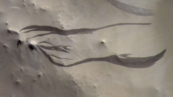   Neue Erklärung für rätselhafte Rinnen auf dem Mars  