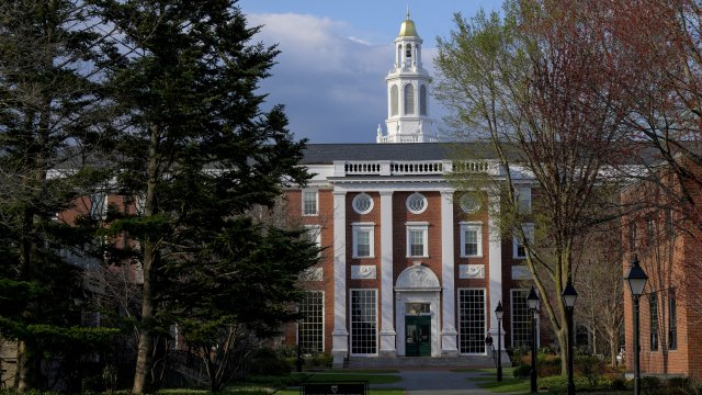 L’administration Trump retire à l’université Harvard le droit d’accueillir des étudiants étrangers