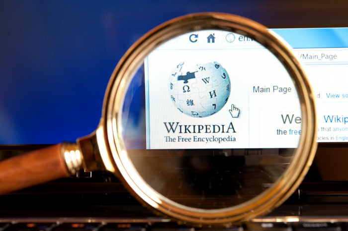 Wikipédia introduit une dose d’intelligence artificielle, mais promet de rester «centrée sur les humains»