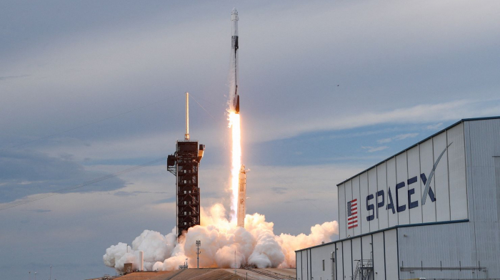 Elon Musk projects SpaceX revenue of about $15.5 billion in 2025