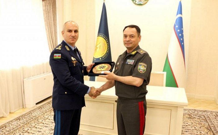   Kommandant der aserbaidschanischen Luftwaffe besucht Usbekistan  