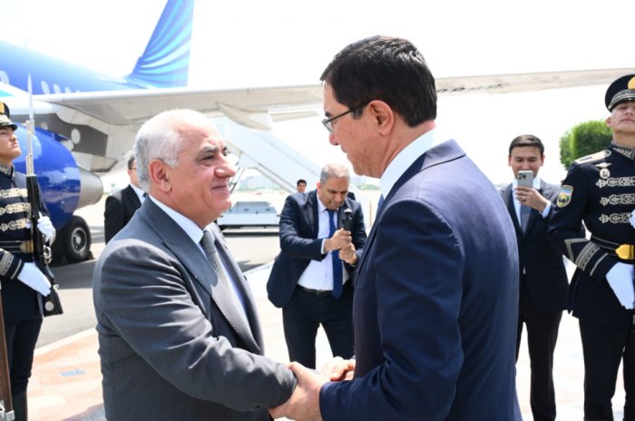   Aserbaidschanischer Premierminister beginnt offiziellen Besuch in Usbekistan  