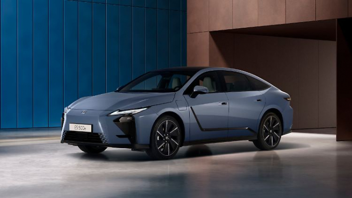   Europa-Premiere Lexus ES - stylisch in Farbe und Form  