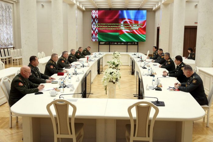 Azerbaijani and Belarus defense ministers discuss regional security issues
