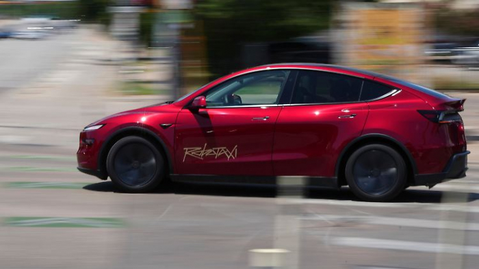   Teslas Robotaxi auf falscher Spur und zu schnell?  
