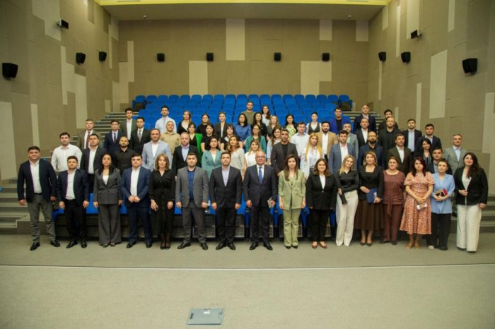 “ASAN xidmət”in “ZİRVƏ” idarəçilik marafonu ilk mövsümünə yekun vurub  
