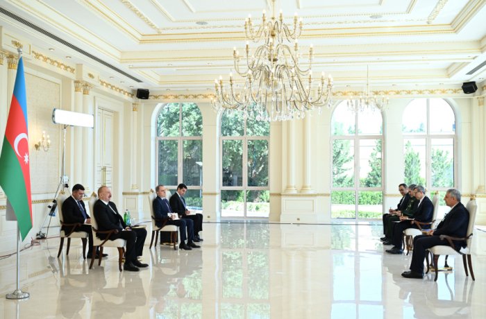   Ilham Aliyev nimmt Beglaubigungsschreiben des neu ernannten Botschafters des Iran entgegen  