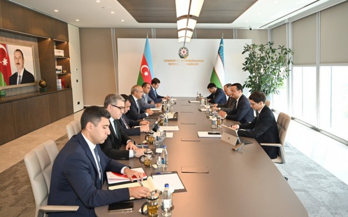   Aserbaidschan besprach mit Usbekistan eine Steigerung des Handelsumsatzes  